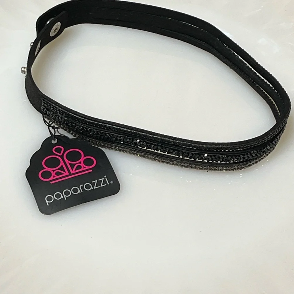 π€ Paparazzi Triple-Row Rhinestone Choker β NWT - Picture 1 of 7